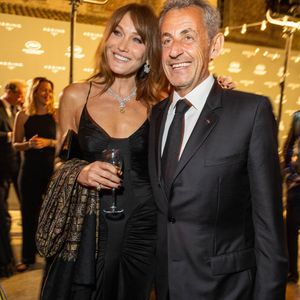 Une décision validée par sa mère en personne dans les commentaires : "Excellente idée, bravo !"
Carla Bruni et son mari Nicolas Sarkozy - Personnalités à la soirée "Women In Motion" par Kering au Château de la Castre lors du 75ème Festival International du Film de Cannes. Le 22 mai 2022
© Olivier Borde / Bestimage