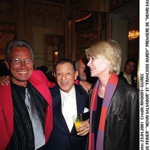 Jean-Marie Périer, Henri Salvador et Françoise Hardy, le 23 avril 2001, lors de la première d'Henri Salvador à l'Olympia. RINDOFF-GUIREC / BESTIMAGE