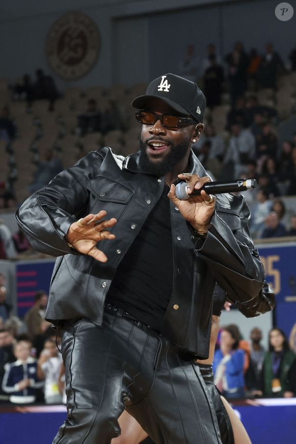 En 2021, Tayc avait remporté le célèbre concours de danse de TF1 aux côtés de Fauve Hautot

Tayc en showcase lors de la finale de Super Coupe LNB à Roland Garros, le 21 septembre 2025.
Crédit : PsnewZ / Bestimage