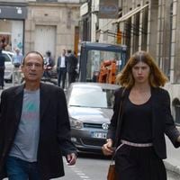 "Trois baby-sitters, trois anciennes petites amies de son beau-fils..." : À 76 ans, Gérard Miller aurait ciblé de très jeunes femmes, de son entourage