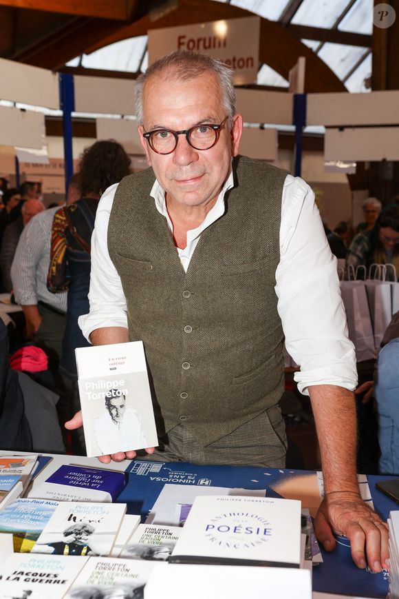 Pour rappel, l'acteur réside actuellement au sein de la commune de Fontenay-sous-Bois, située dans le département du Val-de-Marne

Philippe Torreton, à la Halle Georges Brassens de Brive-la-Gaillarde, le 8 novembre 2024. Foire du Livre de Brive 2024. © Jean-Marc Lhomer / Bestimage