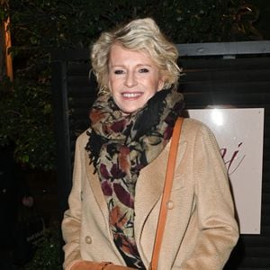 Un modèle très seventies vendu au prix de 185 euros.

Exclusif - Sophie Davant - Cérémonie de remise du prix Raymond Devos au théâtre Edouard VII à Paris cadre de la 28ème édition de la semaine de la Langue Française et de la Francophonie le 20 mars 2023.  © Coadic Guirec - Cyril Bruneau / Bestimage