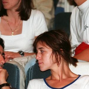 "Et ça n'a pas duré qu'une année, mais jusqu'à la naissance de mon fils, en 1997. Yvan m'a dit : "Quand il est né, tu as changé de visage!" C'est comme si je passais de la mort à la vie".

Archives : Charlotte Gainsbourg et Yvan Attal au 21ème festival américain de Deauville ANGELI-RINDOFF / BESTIMAGE