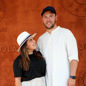 Inés Reg et son compagnon Kevin Debonne - People au village lors des Internationaux de France de Tennis de Roland Garros à Paris. Le 10 juin 2021
© Dominique Jacovides / Bestimage