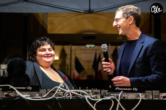 Le maire du 3ème arrondissement de Paris, Ariel Weil - DJ set de Barbara Butch lors de la clôture de La fête de Noël, sur le parvis de la mairie Paris Centre, du 3ème arrondissement de Paris. Le 10 décembre 2025
© Céline Bonnarde / Bestimage