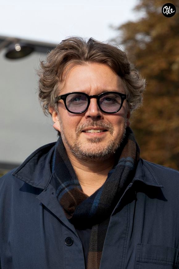 EAlex Vizorek - Arrivées des personnalités à l'enregistrement de l'émission "Vivement dimanche", diffusée le 9 novembre 2025, aux studios Rive Gauche à Paris le 1er octobre 2025. © Vincenzo Arnone/Bestimage