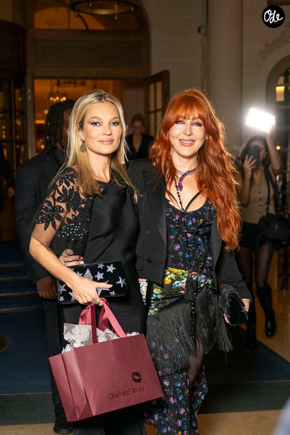 Kate Moss et Charlotte Tilbury sortent ensemble de l'hôtel Ritz à Paris le 4 octobre 2023. © Pierre Perusseau / Tiziano Da Silva / Bestimage