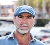 Invité dans l'émission Clique, Eric Cantona s'est confié avec nostalgie sur ses souvenirs d'enfance dans le sud de la France.

Eric Cantona - Photocall du film en compétition "Murder Club" lors de la 26ème Edition du Festival de la Fiction de La Rochelle. © Patrick Bernard / Bestimage