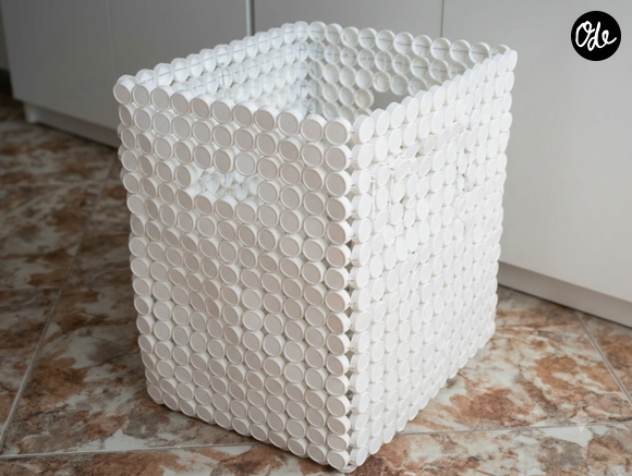 Ils peuvent servir à fabriquer un panier de rangement.

Des idées originales pour recycler les bouchons des bouteilles en plastique