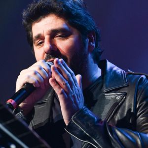 Fier de sa progéniture, il indique avec admiration que ses 3 enfants ont tous des passions très différentes et qu'ils sont déjà travailleurs. 

Exclusif - Patrick Fiori - Grande Soirée de la Solidarité Tsédaka 2019 au Palais des Congrès à Paris. Cette campagne caritative annuelle soutient 180 programmes de solidarité en France, à travers 90 associations sociales, parmi lesquelles des maisons d'enfants, des épiceries sociales, des structures d'accueil de jeunes handicapés, des centres de jour pour personnes atteintes de maladies neurodégénératives, ....Le 16 décembre 2019 © Coadic Guirec / Bestimage