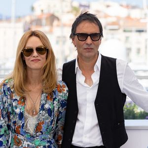 Vanessa Paradis et Samuel Benchetrit lors du photocall du film "Cette musique ne joue pour personne" lors du 74ème festival international du film de Cannes le 10 juillet 2021

© Borde / Jacovides / Moreau / Bestimage