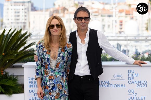 Vanessa Paradis et Samuel Benchetrit lors du photocall du film "Cette musique ne joue pour personne" lors du 74ème festival international du film de Cannes le 10 juillet 2021

© Borde / Jacovides / Moreau / Bestimage