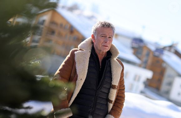 "Je voulais vous remercier pour tous ces messages après les César, a assuré l'humoriste, dans une vidéo sur Instagram. Je l'ai pas eu, mais on a bien rigolé ! (...) Je vous remercie d'avoir ri, et de ne pas m'avoir pris au sérieux. Ça fait du bien !"

Franck Dubosc au photocall du film "Un Ours dans le Jura" lors de la 28ème édition du Festival international du film de comédie de l'Alpe d'Huez, le 16 janvier 2025. © Dominique Jacovides/Bestimage