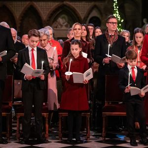 Le prince William, prince de Galles, le prince George de Galles, la princesse Charlotte de Galles, le prince Louis de Galles et Catherine (Kate) Middleton, princesse de Galles - La famille royale d'Angleterre assiste à la messe "Together At Christmas Carol" à l'abbaye de Westminster à Londres, Royaume-Uni le 6 Décembre, 2024