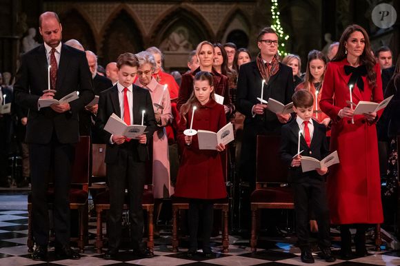 Le prince William, prince de Galles, le prince George de Galles, la princesse Charlotte de Galles, le prince Louis de Galles et Catherine (Kate) Middleton, princesse de Galles - La famille royale d'Angleterre assiste à la messe "Together At Christmas Carol" à l'abbaye de Westminster à Londres, Royaume-Uni le 6 Décembre, 2024