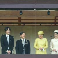 Une princesse déchue maman pour la première fois après avoir fui son pays