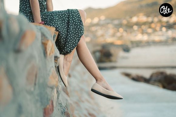 Les babies et les mocassins se portent aussi bien avec un pantalon qu’avec une jupe. L’astuce : jouer sur les associations pour varier les silhouettes sans renoncer au confort.

Pexels