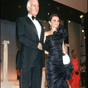 L'actrice n'hésitait jamais à les porter dans ses différents films

Archives - Le couturier Hubert de Givenchy et Audrey Hepburn en 1982.