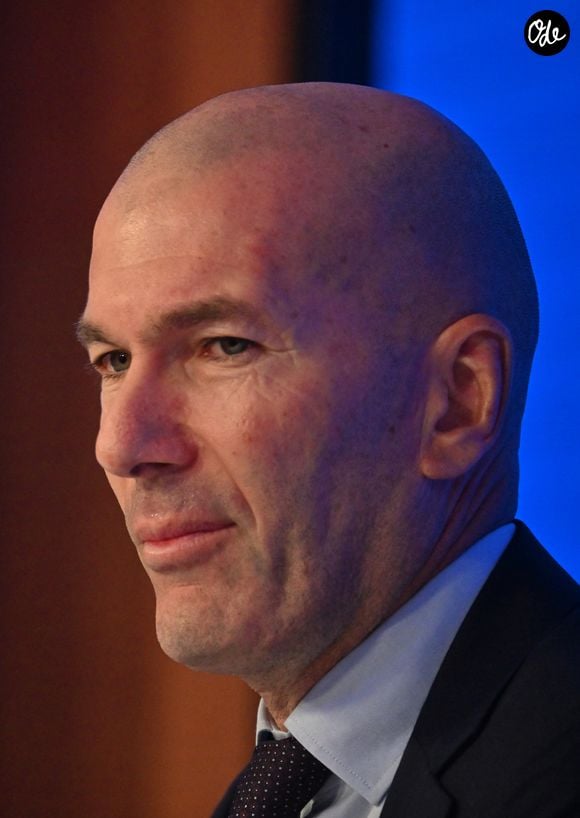 L'ancien international français de football Zinédine Zidane s'exprime lors d'une conférence de presse visant à le présenter comme le nouveau sélectionneur de l'équipe de France, au siège de la Fédération française de football (FFF) à Paris, le 28 juillet 2026. © Christian Liewig/Bestimage