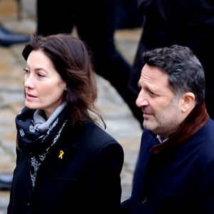 Mareva Galanter (Miss France 1999) et Arthur (Jacques Essebag) - Cérémonie d’hommage national aux victimes françaises des attaques terroristes du 7 octobre en Israël dans la cour d’honneur de l’Hôtel national des Invalides, à Paris, France, le 7 février 2024. © Dominique Jacovides/Bestimage