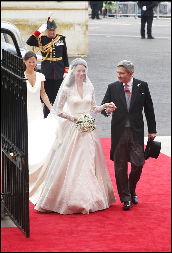 Mais elle ne devrait pas manquer l'anniversaire de son père, Michael Middleton

Kate Middleton et son père Michael Middleton - Mariage de Kate et William en 2011
©GOFF INF / BESTIMAGE