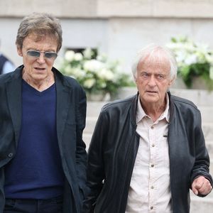 Désormais, ils sont dans le 16e arrondissement de la capitale
Patrick Loiseau et Dave quittent la cérémonie funéraire de la chanteuse française Françoise Hardy au crématorium du Père Lachaise à Paris, France, le 20 juin 2024. Photo par Jerome Domine/ABACAPRESS.COM