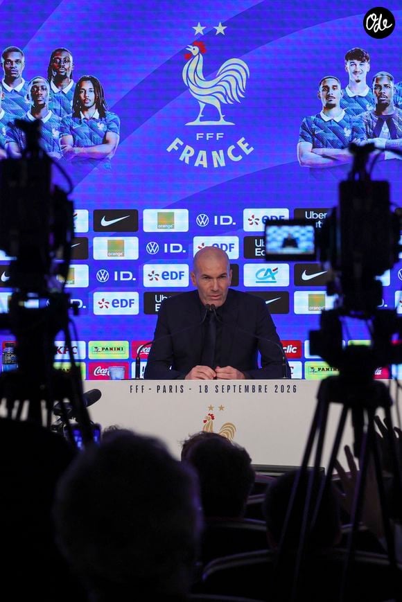 Le sélectionneur de l'équipe de France de football Zinédine Zidane lors d'une conférence de presse pour dévoiler le groupe retenu pour les prochains matchs de la Ligue des nations au siège de la FFF à Paris, France, le 18 septembre 2026. © Michael Baucher / Psnewz/Bestimage