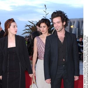 © Jean-Jacques Datchary/ABACA. 35655-21. Cabourg-France, 15/06/2002. Amira Casar, Olivia Bonamy et Romain Duris posent pour les photographes au festival du film romantique de Cabourg.