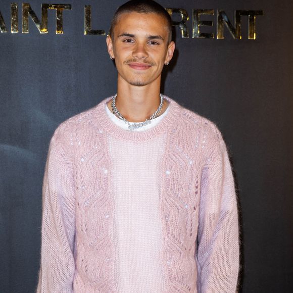 Romeo Beckham - People au photocall du défilé Saint-Laurent Prêt-à-porter Automne/Hiver 2022/2023 dans le cadre de la Fashion Week de Paris, France, le 1er Mars 2022. 
© Olivier Borde /Bestimage