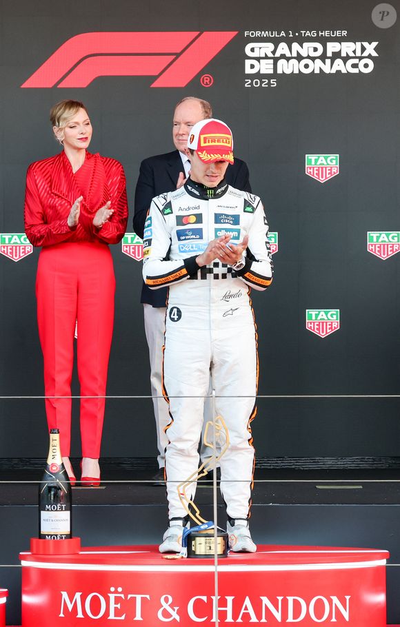 Le prince Albert II de Monaco, la princesse Charlene de Monaco et Lando Norris lors du Grand Prix de Formule 1 (F1) de Monaco, le 25 mai 2025. © Claudia Albuquerque/Bestimage