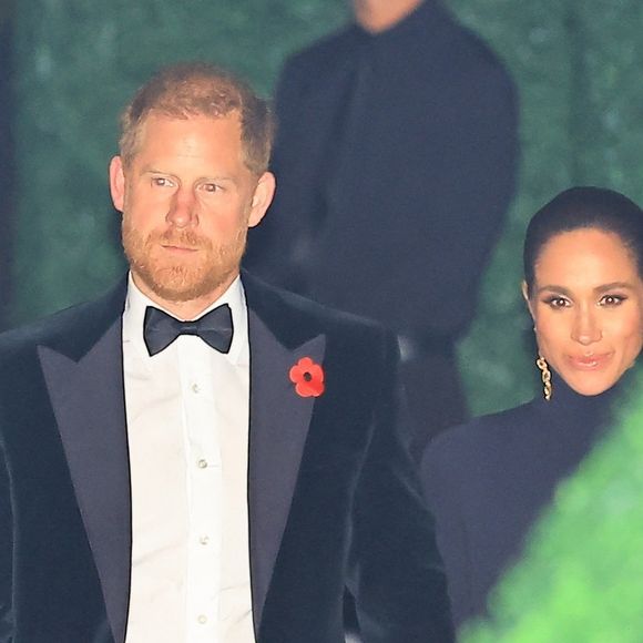 Le prince Harry n'a pas affiché beaucoup de sourires, ce qui a entraîné les commentaires d'un expert du "Dailymail"

Le prince Harry et Meghan Markle quittant la soirée d'anniversaire de Kris Jenner à Beverly Hills, dans la maison de Jeff Bezos, le 8 novembre 2025. © Backgrid USA / Bestimage