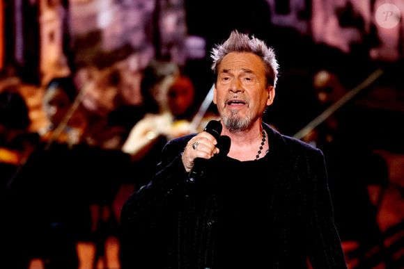 Il ajoute également : "C’est parti pour six mois sans alcool. Ça devrait le faire !"

Florent Pagny lors surprises lors de l'enregistrement de l'émission "La chanson secrète N°14", présentée par N.Aliagas et diffusée le 26 décembre sur TF1, consacrée à Lara Fabian à Paris le 10 Décembre 2025