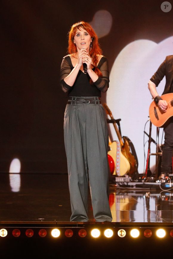 Zaz Chante "S'il suffisait d'aimer" lors de l'émission "Unis face au séisme" à l'Olympia diffusée en direct sur France 2 le 14 mars 2023. Au terme de l'émission, les promesses de dons s'élevaient à 2,3 millions d'euros.
© Christophe Clovis/ Cyril Moreau /  Bestimage
