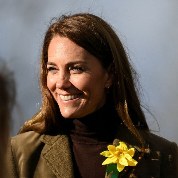 Kate Middleton va faire son retour sur un événement majeur.

Le prince William, prince de Galles, et Catherine (Kate) Middleton, princesse de Galles visitent le jardin communautaire et le bois de Meadow Street à Pontypridd au Royaume-Uni.

Photo : Julien Burton / Bestimage
