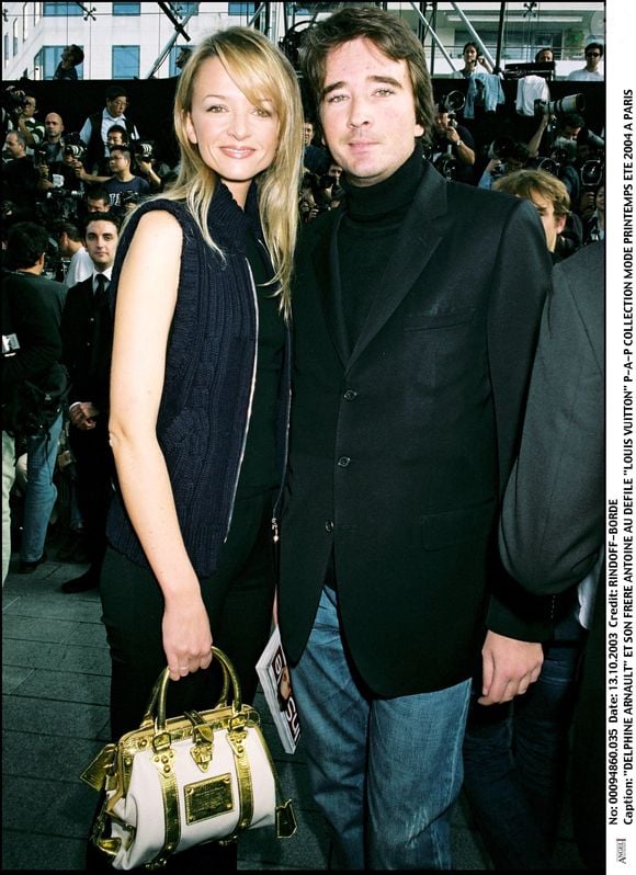 Delphine Arnault et son frère Antoine Arnault - défilé Louis Vuitton printemps-été 2003-2004.  RINDOFF-BORDE / BESTIMAGE
