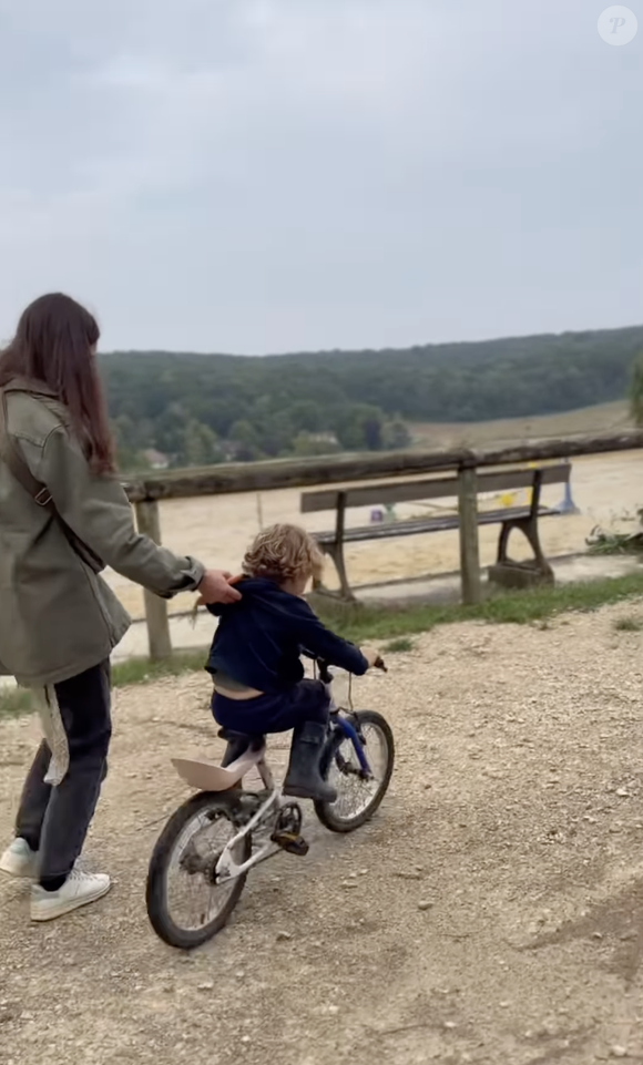 Mais pas que ! On y voit aussi Catherine Robert, son épouse, sa fille et belle-fille du chanteur à ses cours d'équitation. Des beaux moments qui prouvent un peu plus l'harmonie de leur famille recomposée.

Vianney fait le bilan de son année 2024 sur Instagram