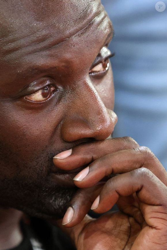 Selon "Valeurs actuelles", Omar Sy, avait refusé d’obtempérer face à un contrôleur à Paris Gare de Lyon, entraînant l’intervention de la police, alors qu’il embarquait direction Marseille vers 7 h du matin le vendredi 4 juillet dernier.

L'acteur français et co-président du Paris Basketball Omar Sy assiste au match 4 de basket-ball de la finale du Championnat de France Elite entre l'AS Monaco et le Paris Basketball (80-74) à la Salle Gaston Medecin, à Monaco, le 22 juin 2025. © Stephane Pillaud/Psnewz/Bestimage