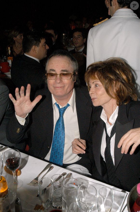 Alain Barrière et son épouse Anièce aux Trophées de la Nuit. Lidos, Paris. Le 27 octobre 2003. © Francois-Xavier Lamperti/ABACA