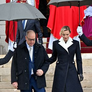 Le Prince Albert II également le surpasse avec 1 milliard de dollar.

Le prince Albert II de Monaco et la princesse Charlene assistent à la messe pontificale dans le cadre de la célébration de la Sainte Devote, sainte patronne de Monaco, à Monaco le 27 janvier 2025. © Bruno Bebert / Bestimage