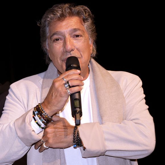 Frédéric François lors de la soirée hommage pour le cinquantième anniversaire de la mort de Mike Brant chez Warner Music France à Paris le 24 avril 2025.

© Cyril Moreau- Cédric Perrin / Bestimage