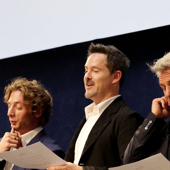 Jeremy Allen White, Scott Cooper, Sean Penn - Cérémonie d'ouverture du 17ème Festival Lumière à la Halle Tony Garnier à Lyon, le 11 octobre 2025. © Dominique Jacovides / Bestimage