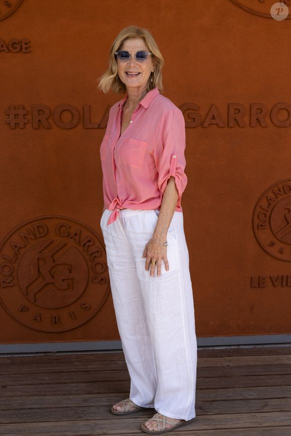 Michèle Laroque au village lors des Internationaux de France de Tennis de Roland Garros 2025. Paris, le 30 mai 2025. 
© Moreau / Jacovides / Bestimage