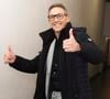 Elle se compose de trois structures distinctes, dont l'une rappelle selon l'animateur "les cabanes de pêcheur".

Julien Courbet, en backstage de l’émission "TPMP" La dernière sur C8, présentée par C.Hanouna et diffusée en direct sur C8, Paris, France, le 27 février 2025. © Jack Tribeca / Bestimage