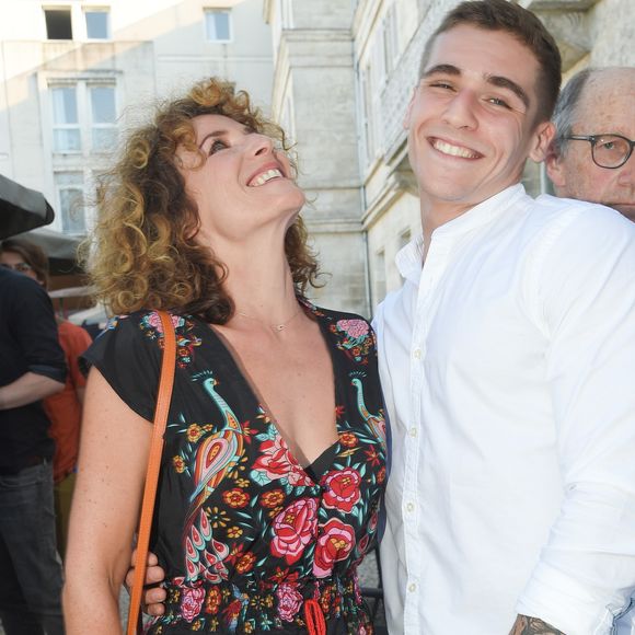 sa maman Elsa Lunghini à Télé Poche. Et d'ajouter que ne pas lui avoir donné la réplique a été frustrant. 

Elsa Lunghini et son fils Luigi Kröner lors du premier jour de la 11ème édition du festival du Film Francophone d'Angoulême, France, le 21 août 2018. © Coadic Guirec/Bestimage