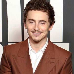 Ce partenariat renforce à la fois la visibilité de la marque et l’image de l’acteur.

Timothée Chalamet - Photocall de l'avant-première du film " Marty Supreme " au cinéma Grand Rex à Paris le 3 février 2026.

© Christophe Aubert / Bestimage