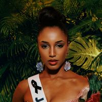 Miss Univers 2025 : Après sa perte d’équilibre sur scène, Miss Jamaïque prend la parole pour la première fois et n’est visiblement pas sortie d’affaire