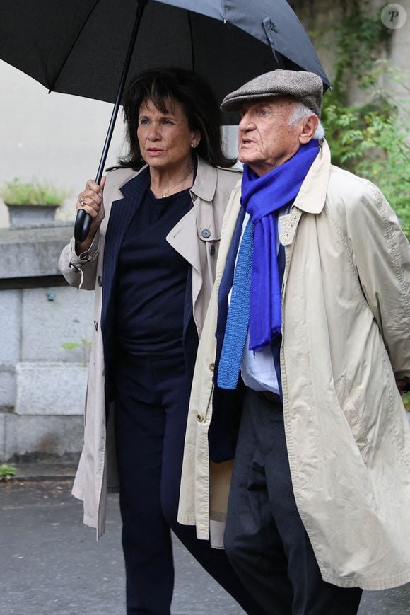 Son dernier époux était l'historien Pierre Nora, décédé en juin dernier.

Anne Sinclair et Pierre Nora lors des obsèques de l'avocat Georges Kiejman au cimetière du Montparnasse à Paris, France, le 12 mai 2023. Photo par Nasser Berzane/ABACAPRESS.COM