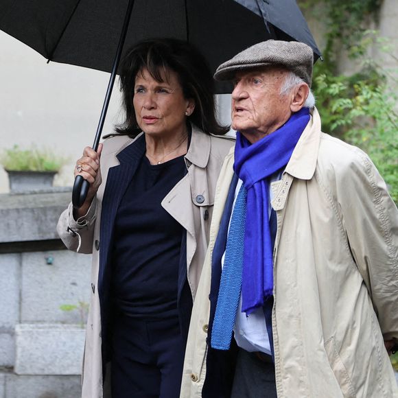 Son dernier époux était l'historien Pierre Nora, décédé en juin dernier.

Anne Sinclair et Pierre Nora lors des obsèques de l'avocat Georges Kiejman au cimetière du Montparnasse à Paris, France, le 12 mai 2023. Photo par Nasser Berzane/ABACAPRESS.COM
