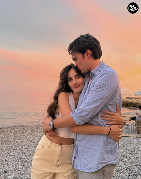 C'est sous le soleil de la Polynésie française, et plus précisément à Tahiti, que Laura Bensadoun donne rendez-vous à sa communauté pour ce cap professionnel marquant.

Alain-Fabien Delon et sa compagne Laura Bensadoun en vacances. Capture d'écran Instagram de Laura Bensadoun.