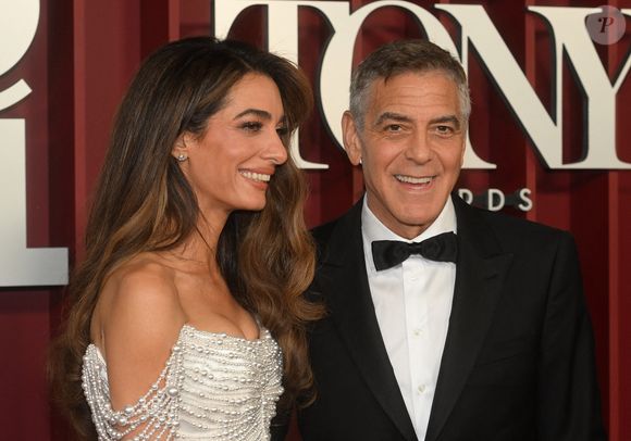 Ces derniers sont persuadés d’être chez la star hollywoodienne. 

commercial.Amal Clooney et George Clooney assistent à la 78ème édition des Tony Awards au Radio City Music Hall le 08 juin 2025 à New York. Photo Press Service / BESTIMAGE